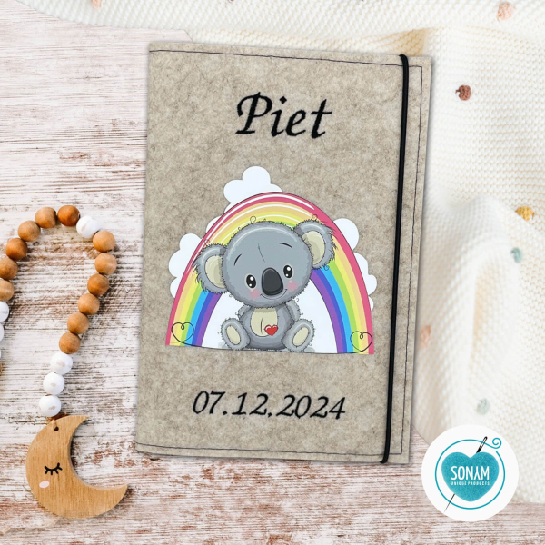 U-Heft Hülle Designbeispiel beige meliert  Koala unter Regenbogen für Jungen